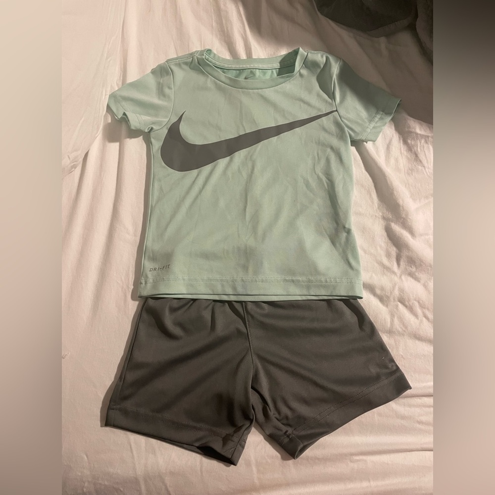 Boy Nike 3T outfit